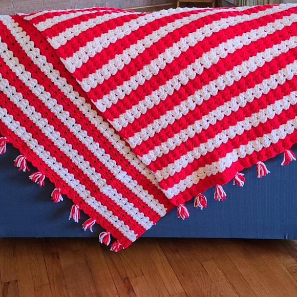 Red and White Striped Afghan Blanket Vintage Throw - Picture 3 of 3